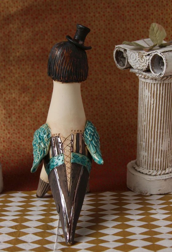 Fashon Bird. Ceramic sculpture