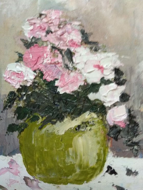 Floral arrangement with pink roses