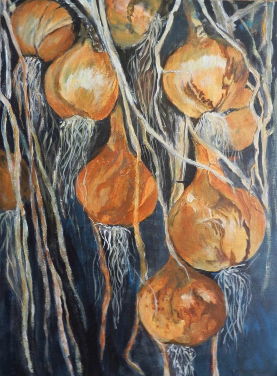 Yellow onions by Maria Karalyos