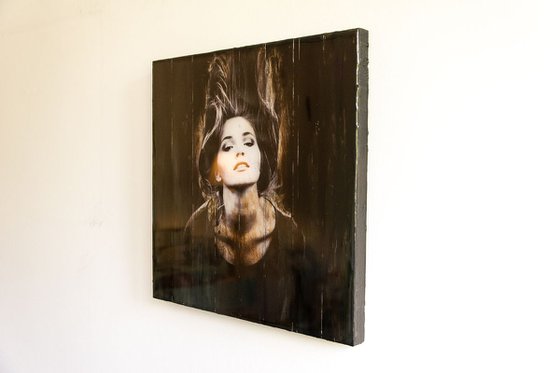 "Revelation" (40x40x3cm) - Unique portrait artwork on wood (abstract, portrait, gouache, original, epoxy, painting, acrylic, oil, watercolor, encaustics, beewax, resin, wood)