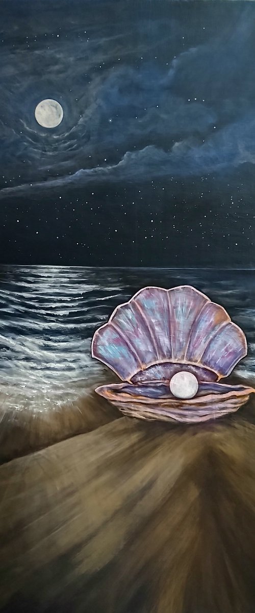 Full moon pearl. by Zoe Adams