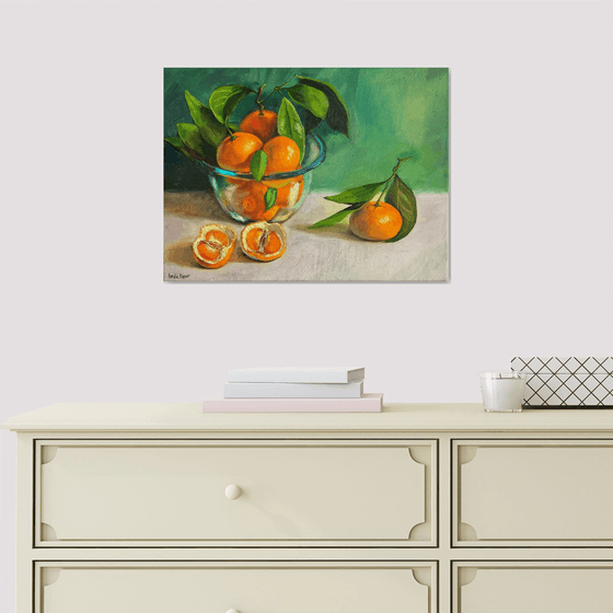 Tangerines in glass bowl