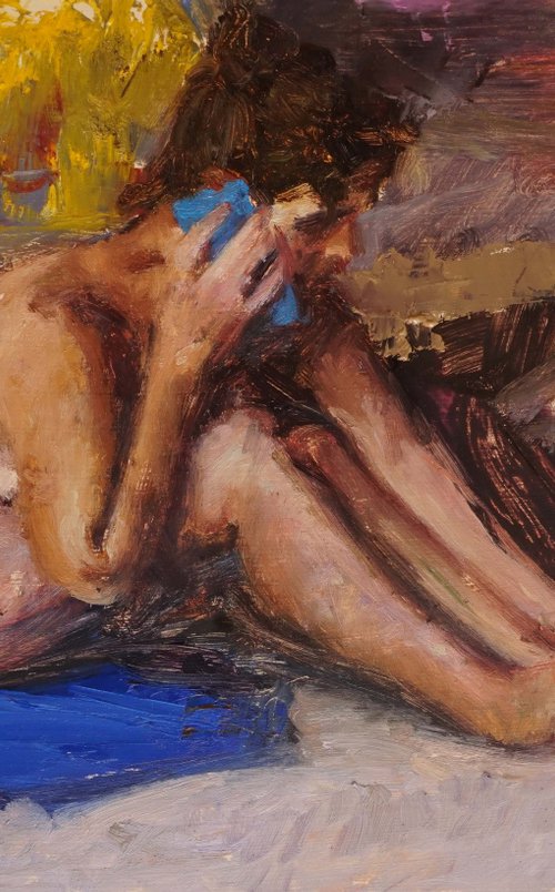 Maud at phone by Manuel Leonardi