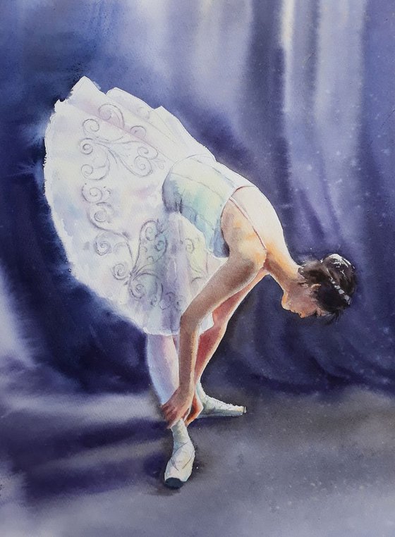 Young ballerina preparing for a show