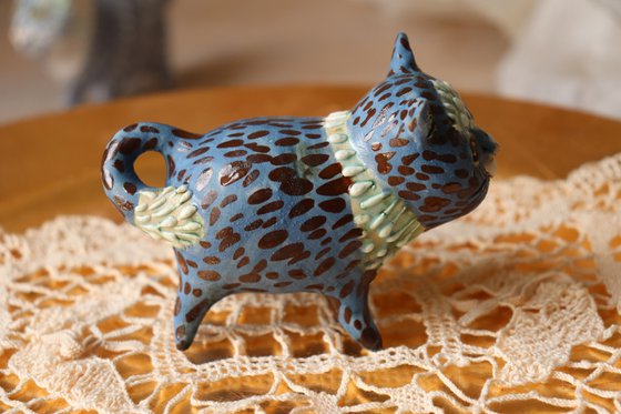 Blue Pussycat. Tiny sculpture by Elya Yalonetski