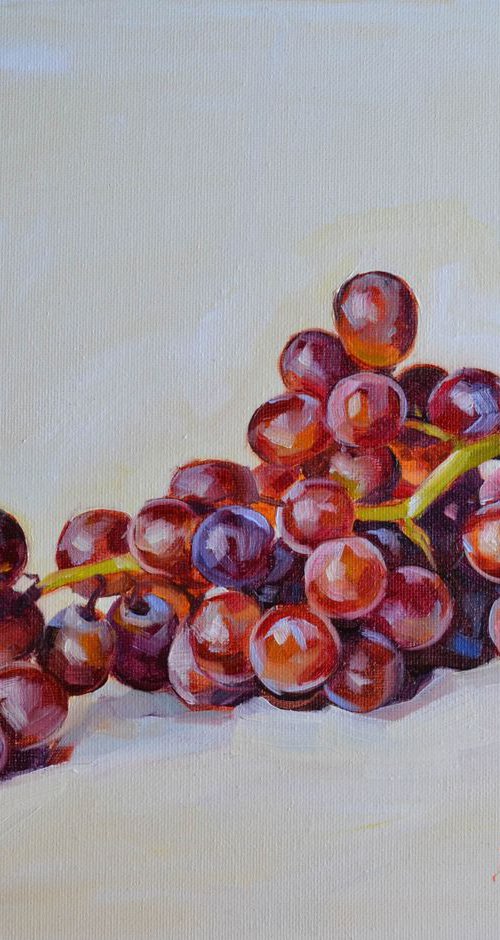 Red grapes by Irina Ushakova