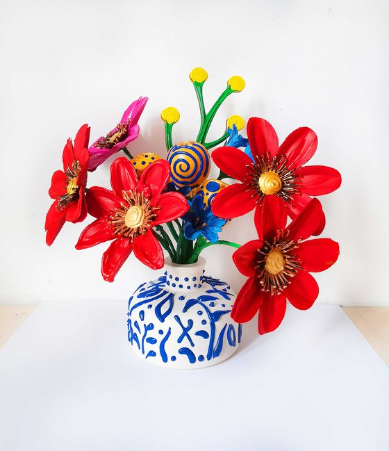 Bouquet of poppies in a vase