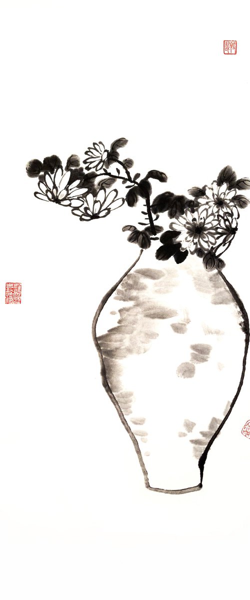 Chrysanthemums in a vase, after Bada Shanren (Chinese, 1626–1705) - Oriental Chinese Ink Painting by Ilana Shechter