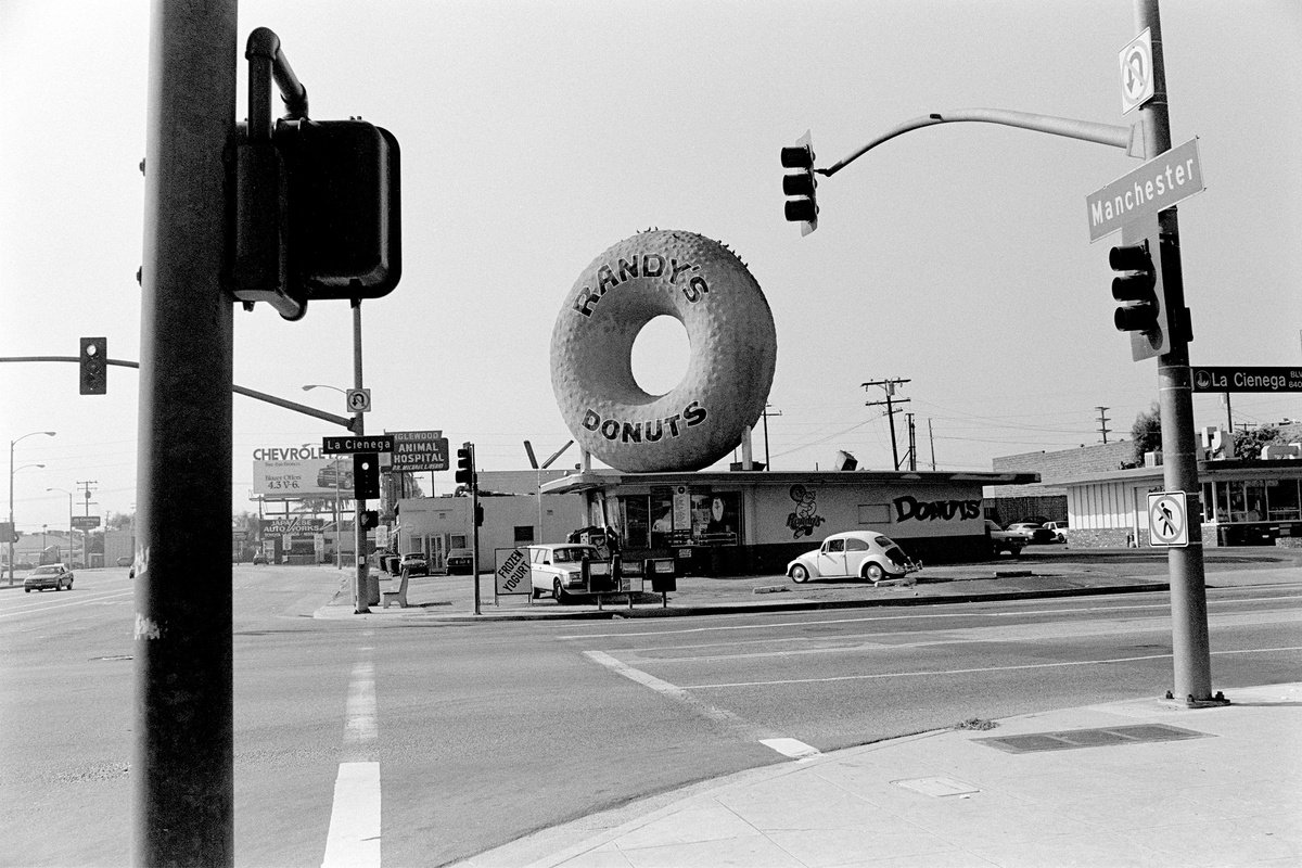 Photorealistic Cityscapes Photograph By Robert Tolchin, 20 X 16", Big Donut, Los Angeles, 1988, Original Artwork