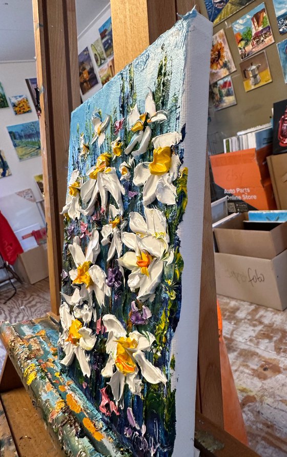 Daisies impasto flowers