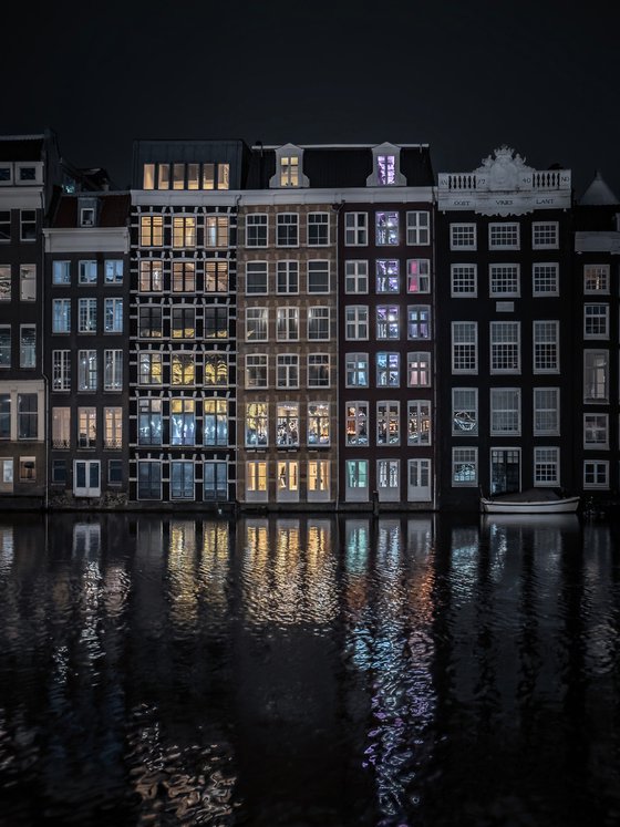 THE COLORFUL HOUSES