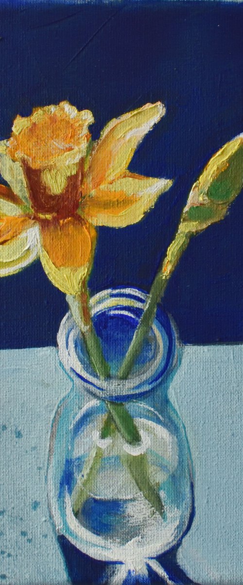 Daffodils in a blue bottle by Hilde Hoekstra