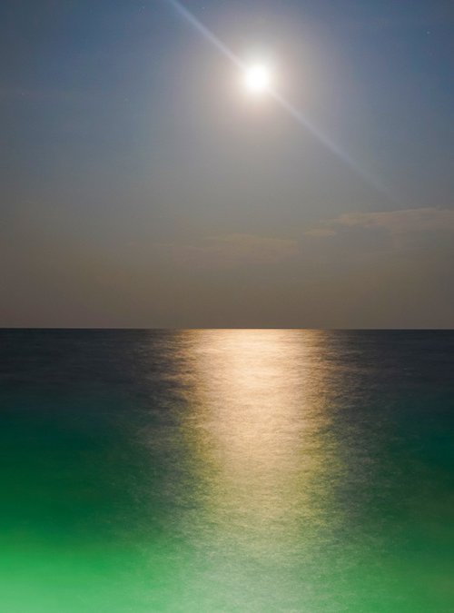 Maldivian full moon by Sumit Mehndiratta