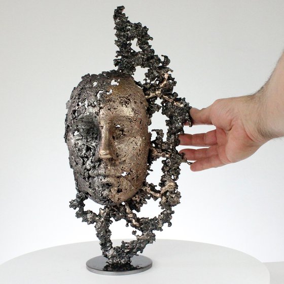 A tear 52-21 - Face sculpture bronze steel