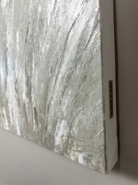 Lien — Silver Grey Textured Abstract