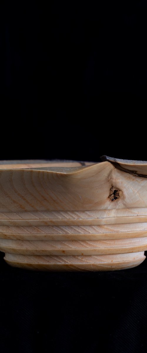 Ribbed wooden Bowl by Paul Nash