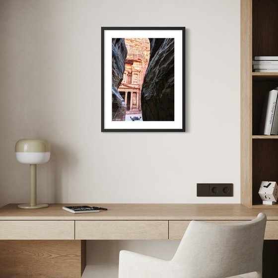 THE GLIMPSE OF PETRA