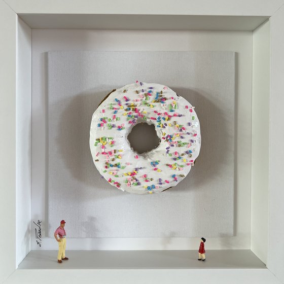 Freedom People ,,White Donut’‘ Eka Peradze Art