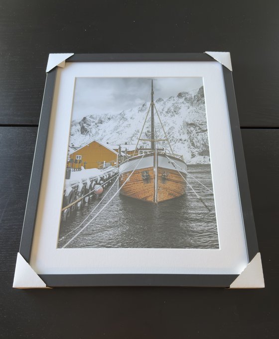 THE YELLOW BOAT