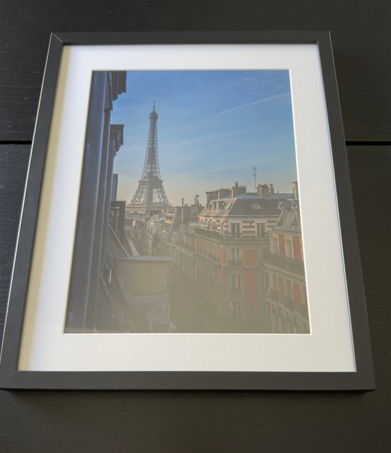 GLIMPSE OF EIFFEL TOWER