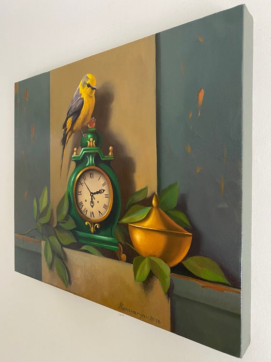 The Oriole and the Green Clock