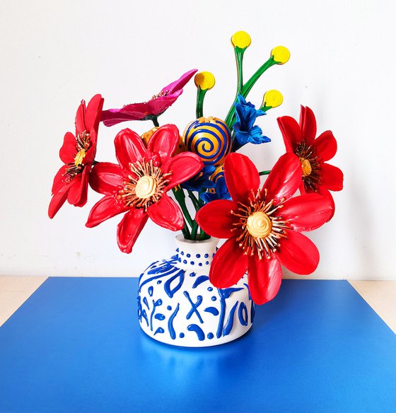 Bouquet of poppies in a vase