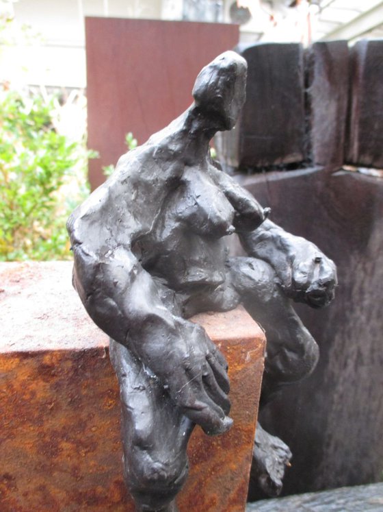 lady wellness - bronze only 10 massiv sculpture
