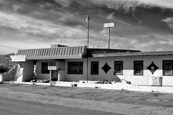 DESERT MOTEL