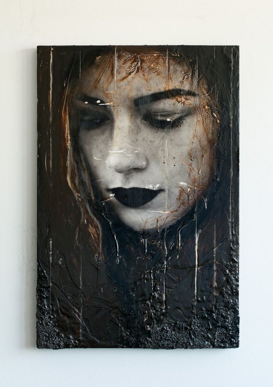 "In dreams" (60x40x2cm) - Unique portrait artwork on wood (abstract, portrait, gouache, original, painting, coffee, acrylic, oil, watercolor, encaustics, beeswax, resin, wood, fingerpaint)