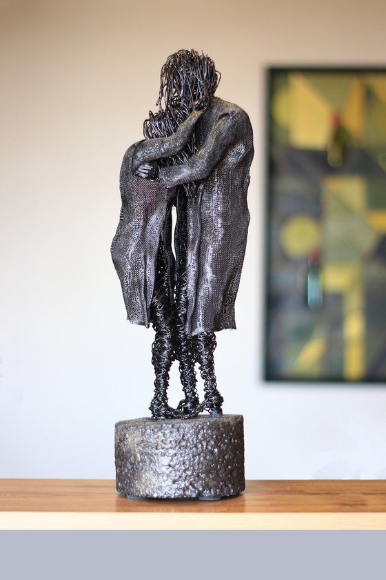 Meeting in the rain (45x14x13cm 4.2kg iron, basalt)