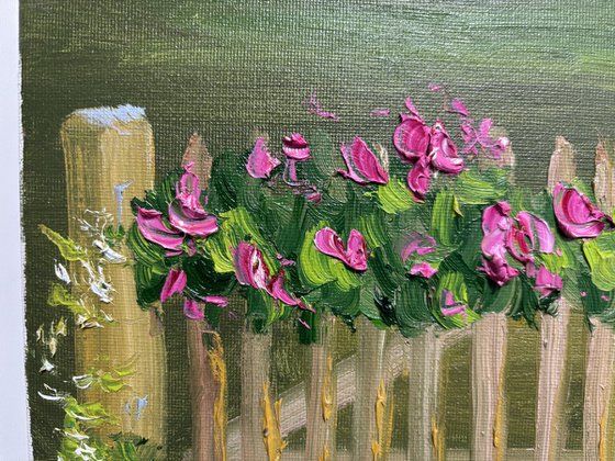 Flowers over de fence