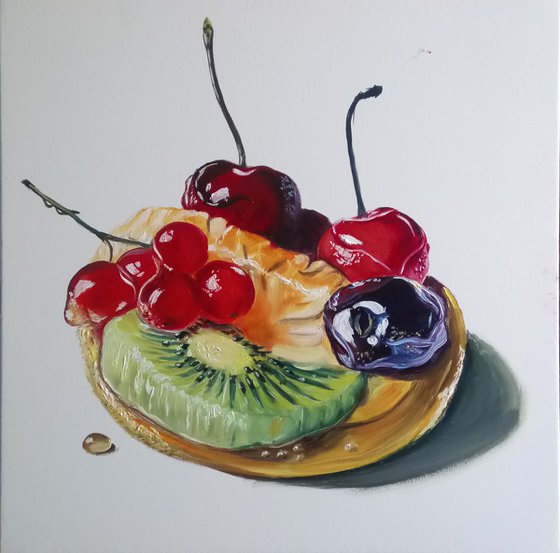 Tartlet with fruits in syrup