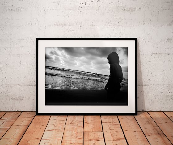 Looking | Limited Edition Fine Art Print 1 of 10 | 45 x 30 cm