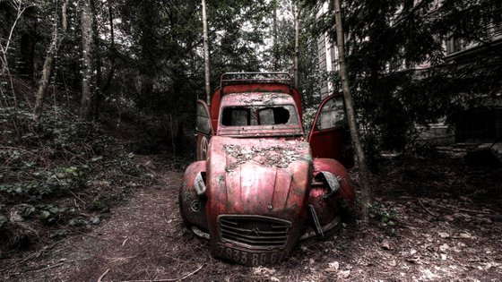The little red 2CV