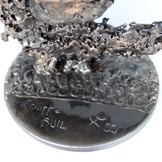 Skull mountain 51-22 - Skull in steel and bronze on a lace metal