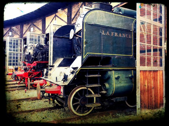 Old steam trains in the depot - print on canvas 60x80x4cm - 08485m4