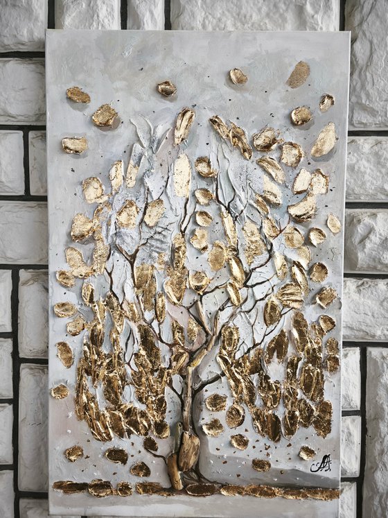 Tree with gold and texture