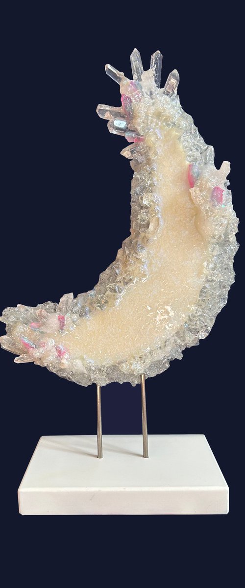 Moon sculpture by Alexandra Dobreikin