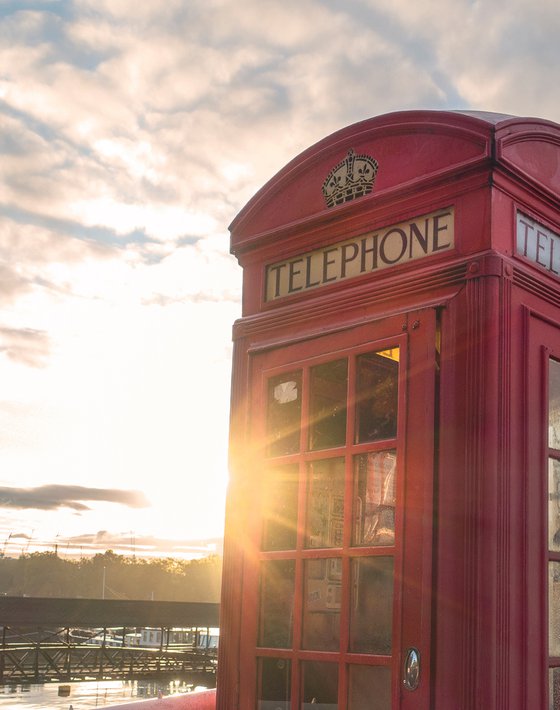 Albert Bridge Telephone Box 1/20 8"X12"