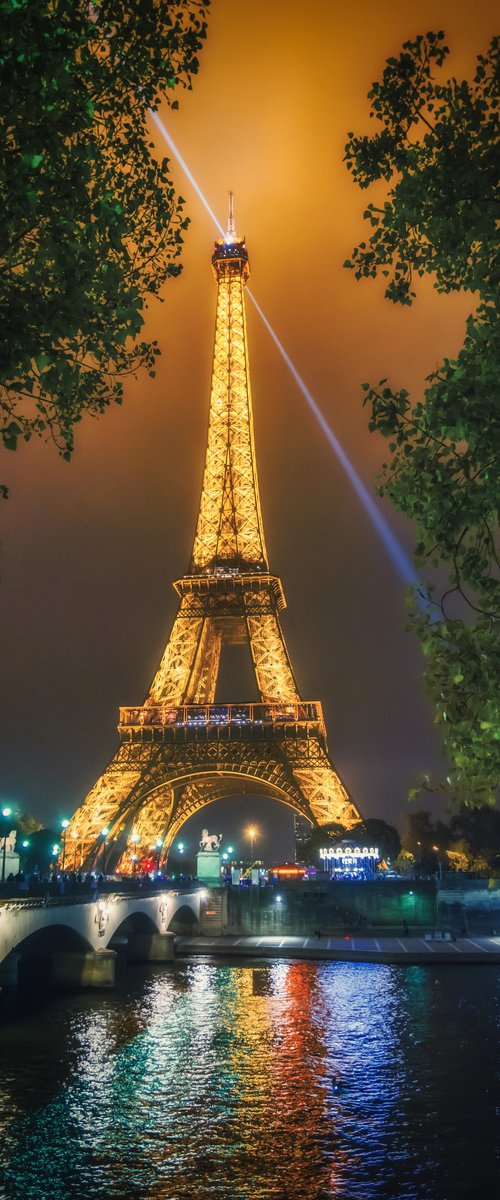 Night in Paris by Vlad Durniev