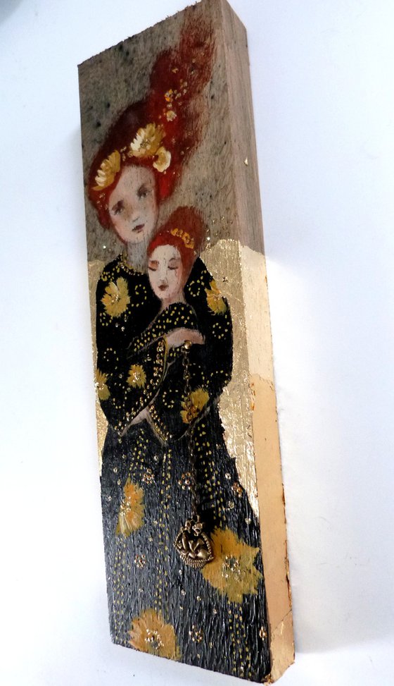 Painting on wood Maternity theme : The golden embrace.