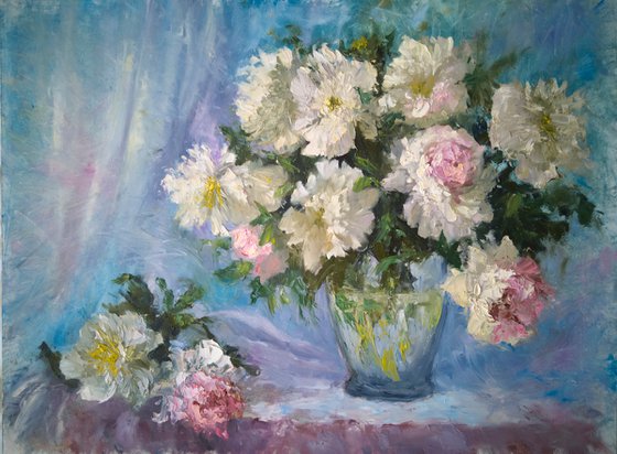 Expressive painting with a palette knife. Peonies flowers in a vase.