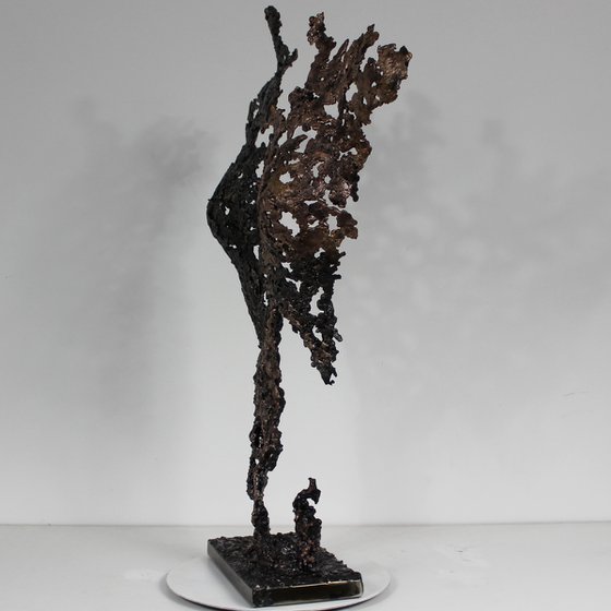 Belisama Helder - Metal sculpture woman bust steel bronze lace