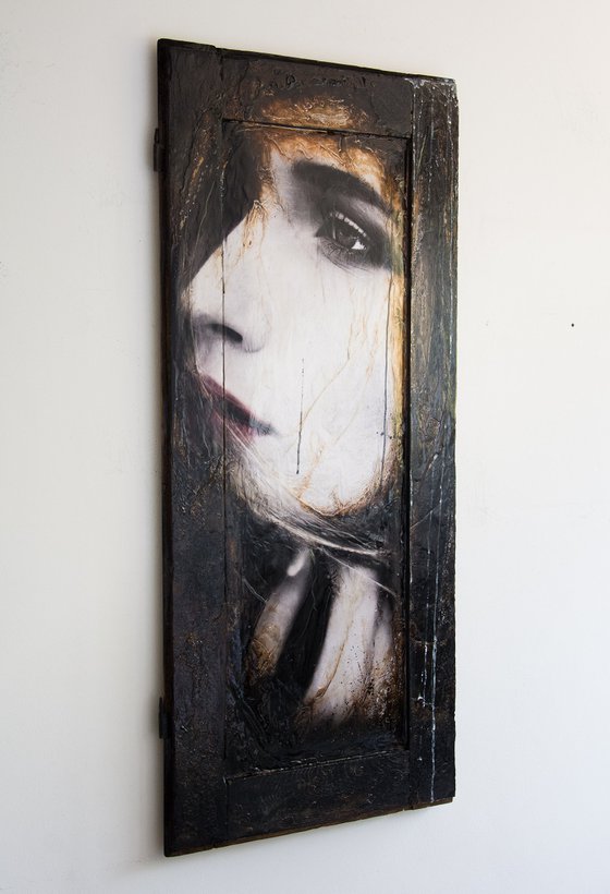 "Shadow of light" (XL artwork 124x57x2.5 cm) - Unique portrait artwork on wood (abstract, portrait, gold, original, resin, beeswax, painting)