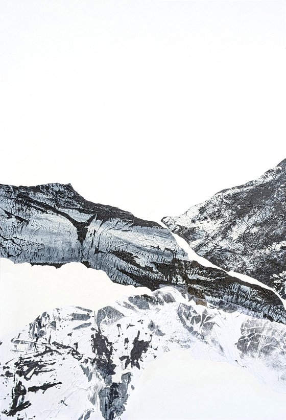 White Snow - Black Cliff