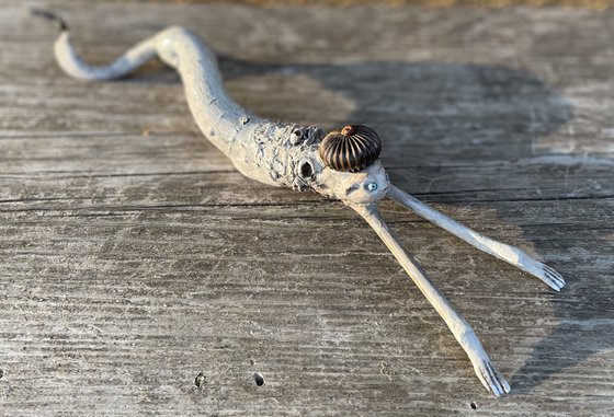 LUNA, offbeat small sculpture