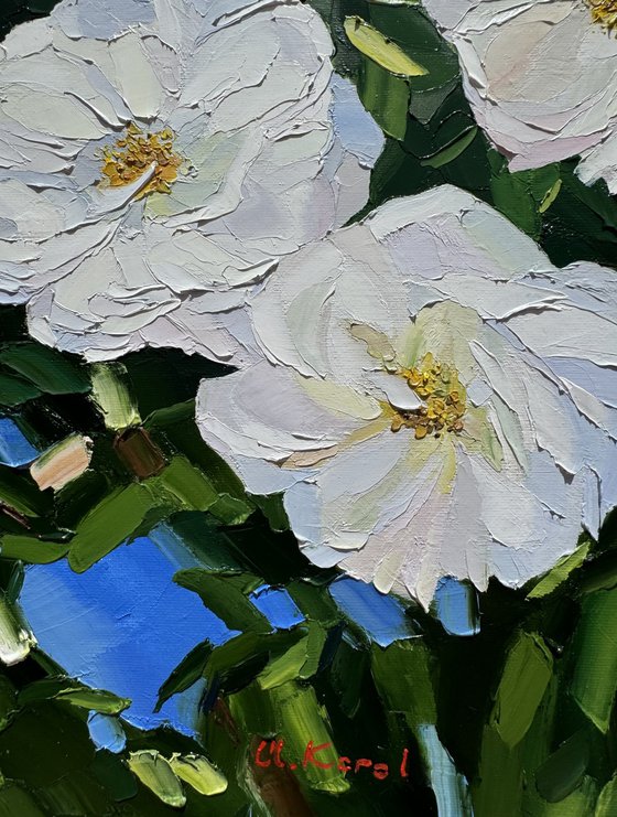 Glowing white roses