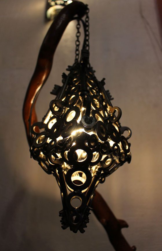 Hanging key lamp