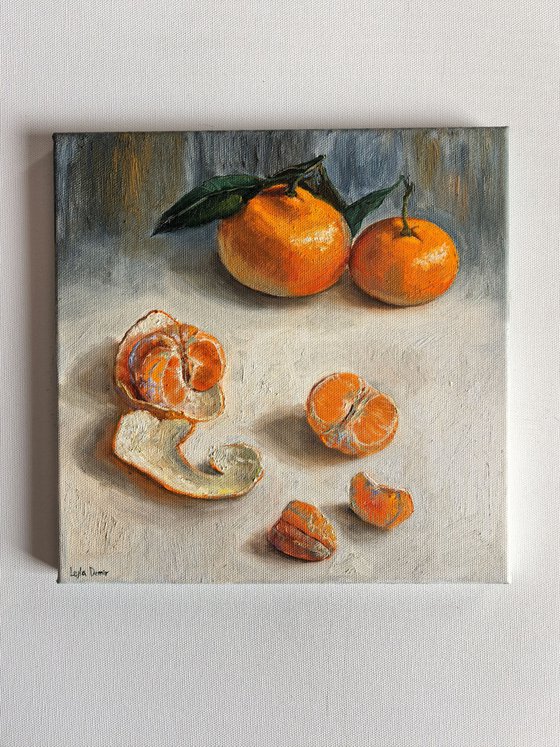 Tangerines in glass bowl