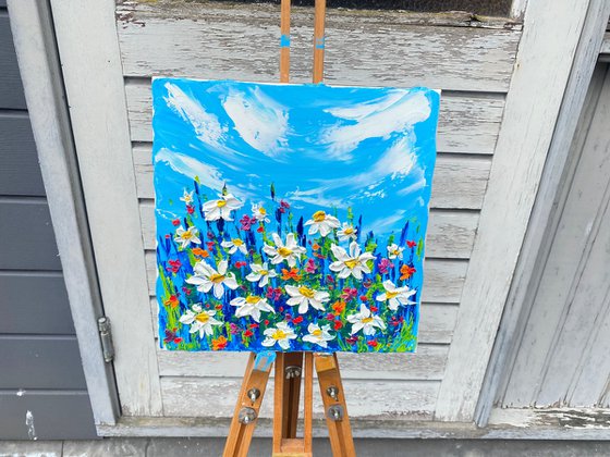 Daisies at the meadow. Impasto painting